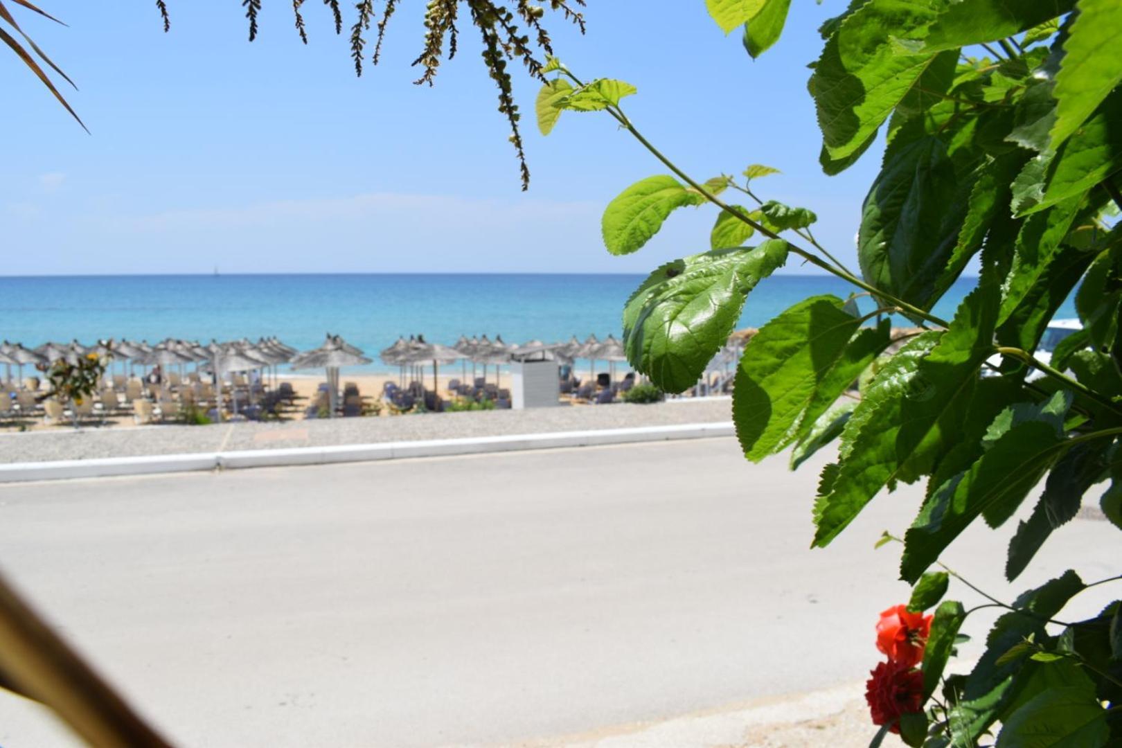 Mirto Beach Hotel & Restaurant Paralia Vrachou Exterior foto